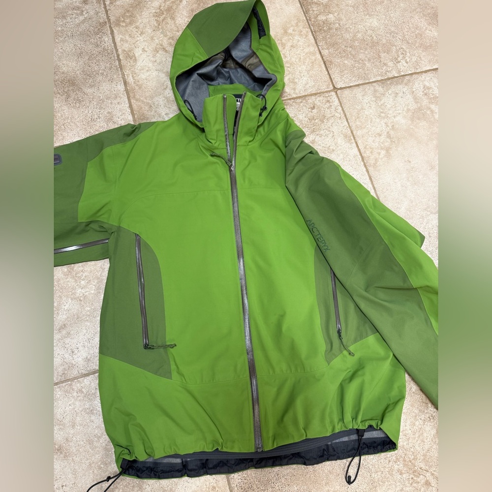 MENS Arc’teryx Ski Jacket -SIZE XL